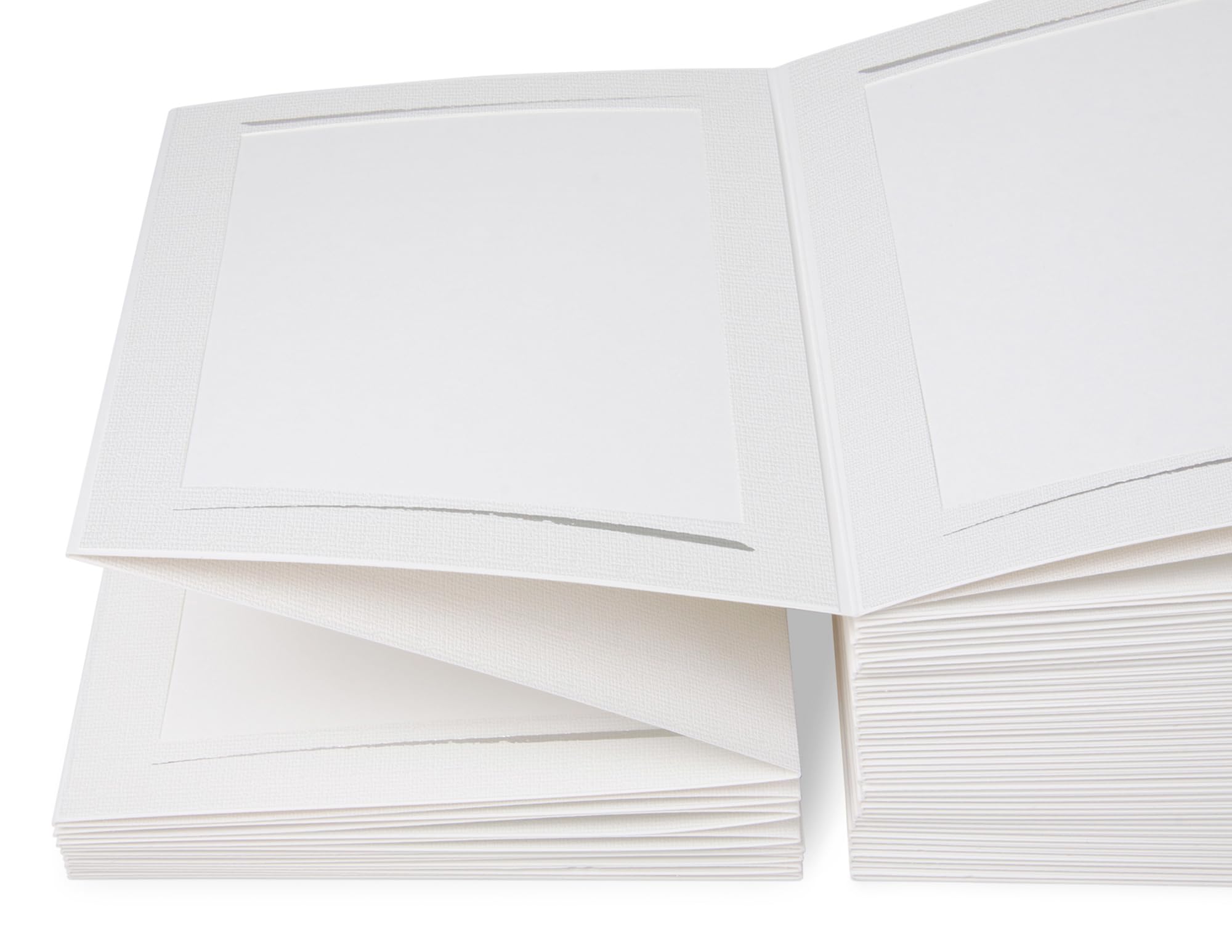 100er Leinen-Leporello 15x21 cm, weiß mit silber Pinselstrich, Passepartout für Fotos im Format 13x18 cm, Ziehharmonika Bildercollage Hochzeit