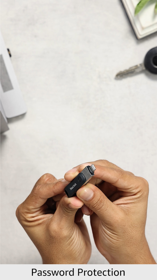 SanDisk 128GB iXpand Flash Drive Go for iPhone and iPad