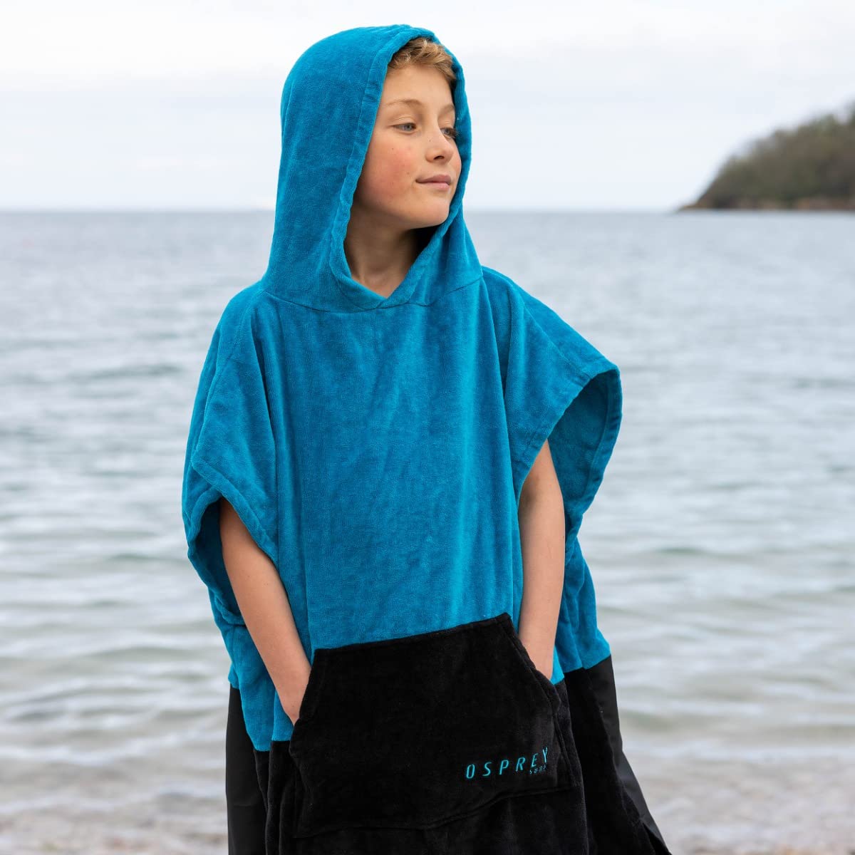 Osprey Poncho à Capuche pour Enfants - Peignoir de Plage pour garçons et Filles de 6 à 12 Ans - pour Le Surf, la Natation, Le Paddle - avec Protection de siège imperméable et Design estowaway