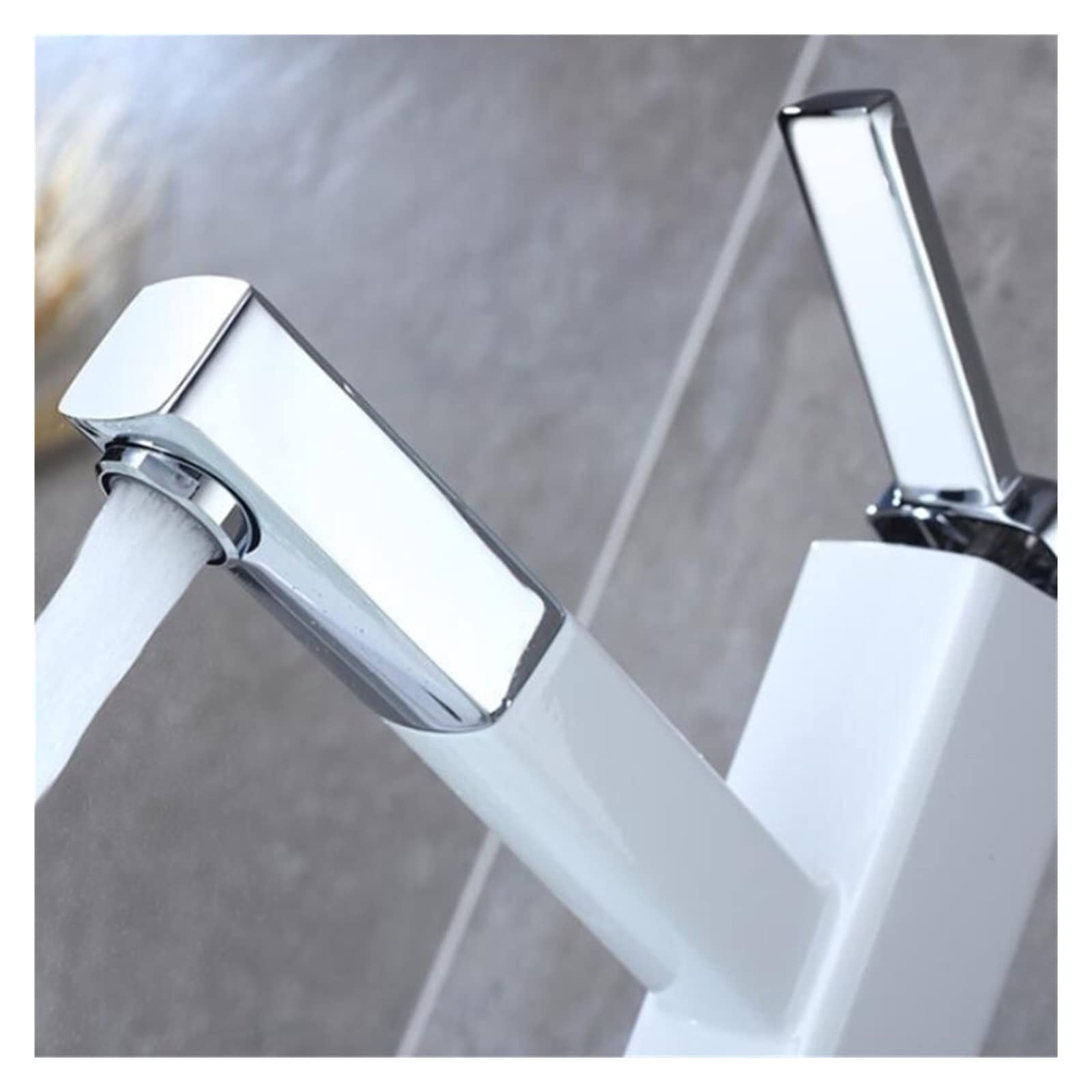 Mitigeur de salle de bain pour lavabo au design carré et épuré