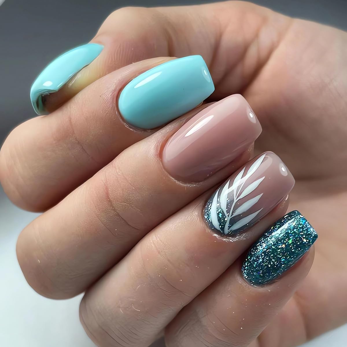 24 Pcs Medium Press on Nails Square Fake Nails Light Blue False Nails with Sequin Designs White Leaf Artificial Nails Summer Fall Acrylic Nails for Women Nails Decoration