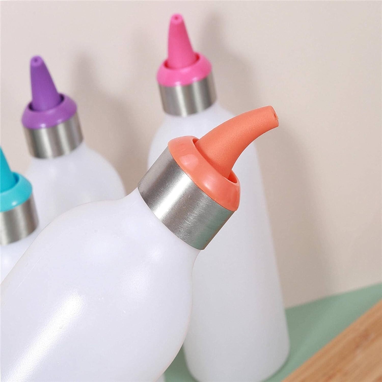 Squeeze Bottle 450ml Plastic Clear Easy Squeeze Condiment Dispenser Bottle BBQ Kitchen Silicone Dinnerware(D)