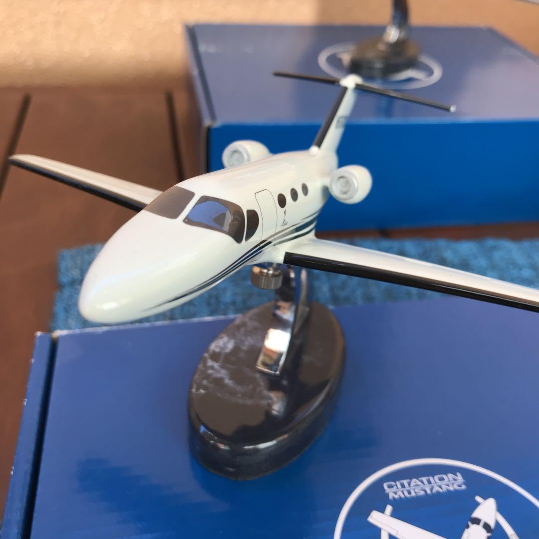 Amazon.co.jp: 飛行機 サイテーション ムスタング Citation 木製 模型  
