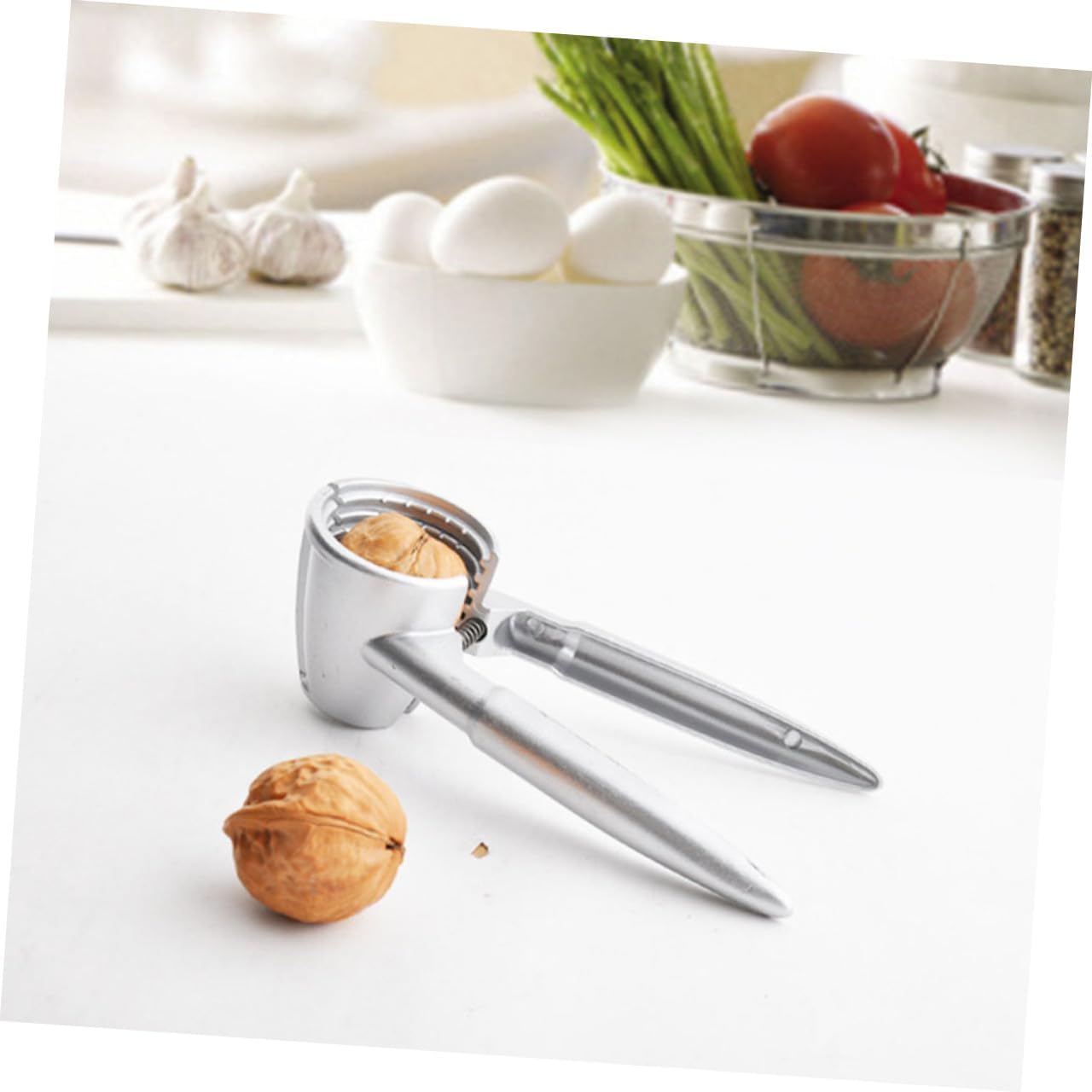 Aluminium Nut Cracker Clamp with Handle Design for Walnuts and Almonds