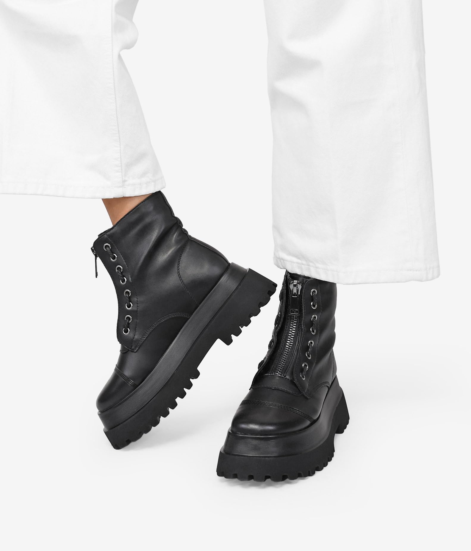 BOSANOVA Bottes militaires noires avec fermeture éclair centrale, détail de lacets et semelle plate-forme track.
