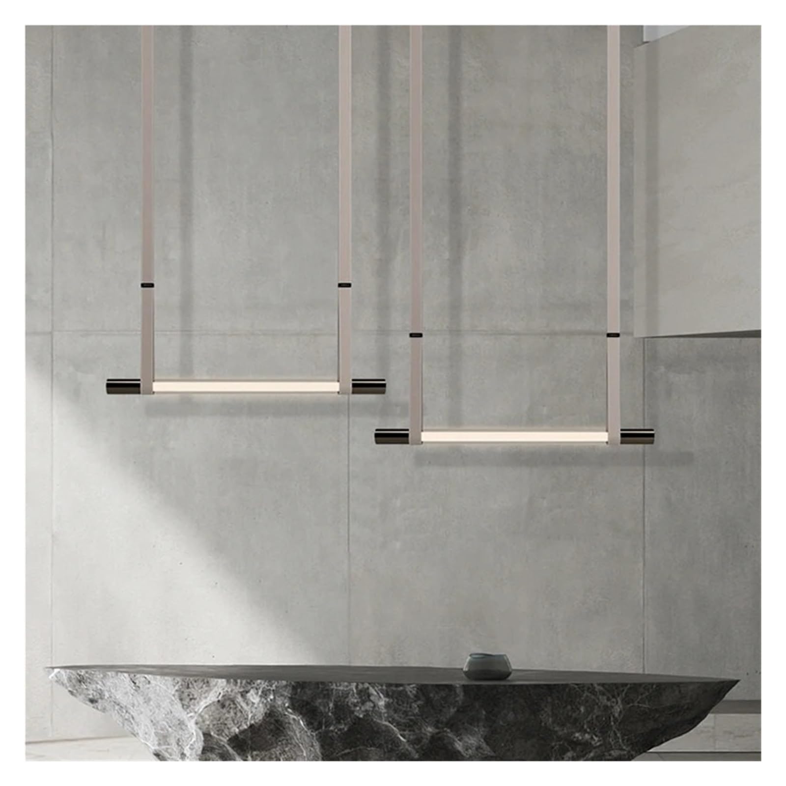 Ceinture Longue en Cuir léger et Luxueux, Style Minimaliste Moderne, idéale pour la Salle à Manger d'un Restaurant et créant Une Ambiance chaleureuse.