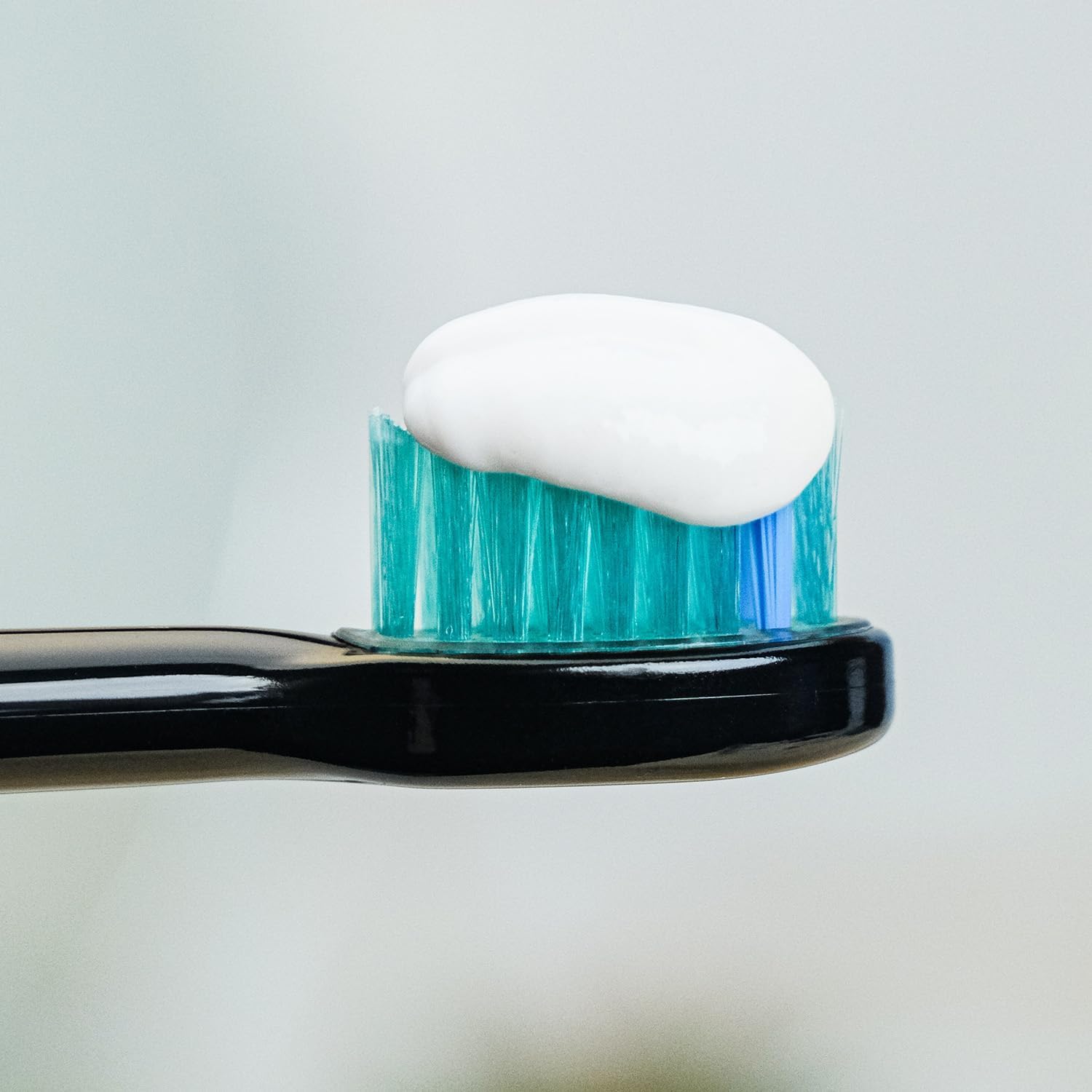 Whites Beaconsfield Cepillo de dientes eléctrico Black Sonic: blanqueamiento dental avanzado con 5 modos de limpieza, 37.000 vibraciones, batería de larga duración, cerdas premium, carga USB, 2