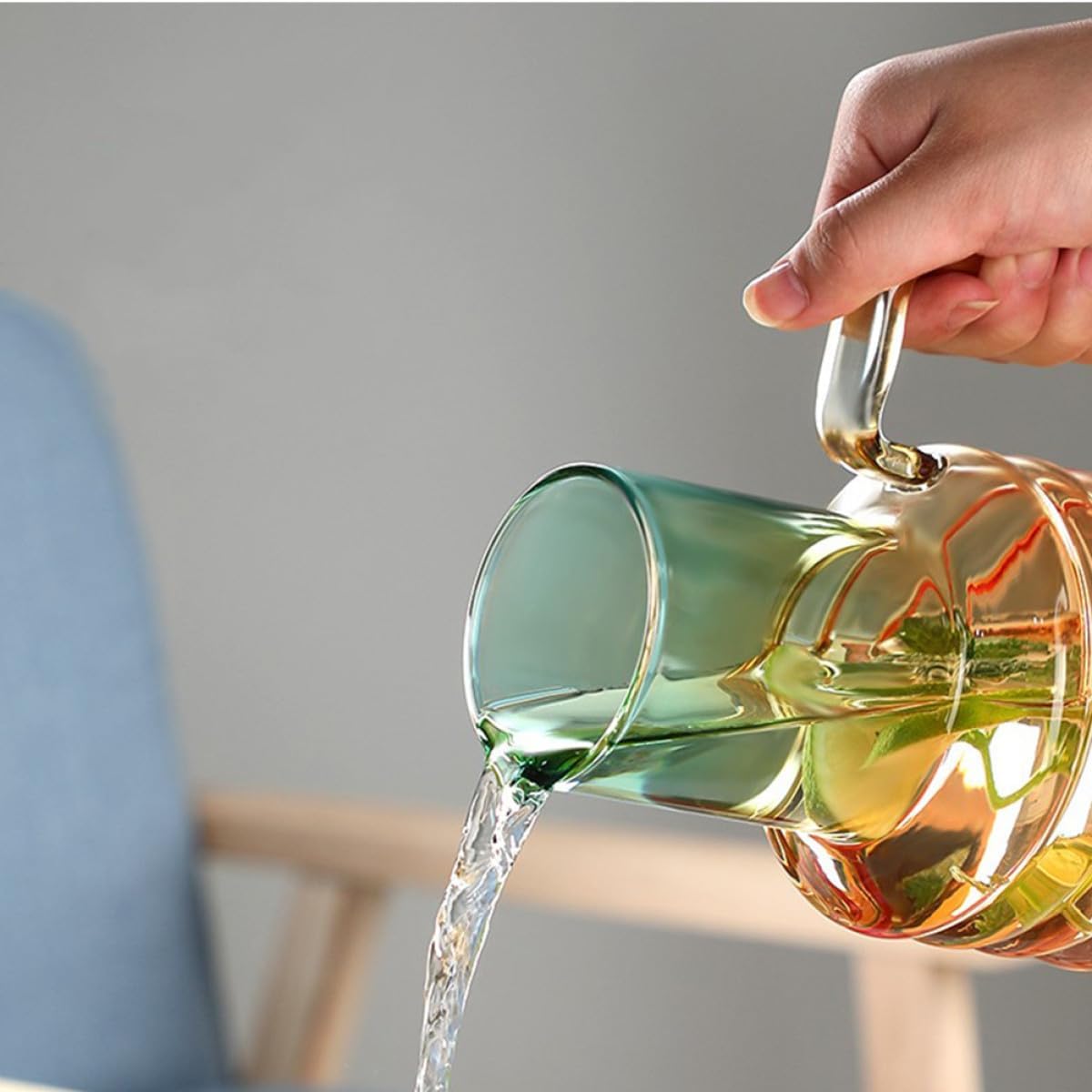 Glass Water Pitcher 1400ml Gradient Color Household Juice Carafe with Lid Multipurpose Beverage Container for Kitchen and Dining