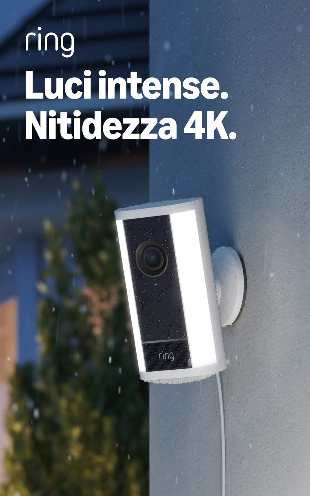 Ring videocamera Pro con faretti (Spotlight Cam Pro, ultimo modello) plug-in | Videocamera di sicurezza per esterni | Retinal 4K, Zoom 10x, 600 lumen | Prova gratuita di 30 giorni del piano Ring