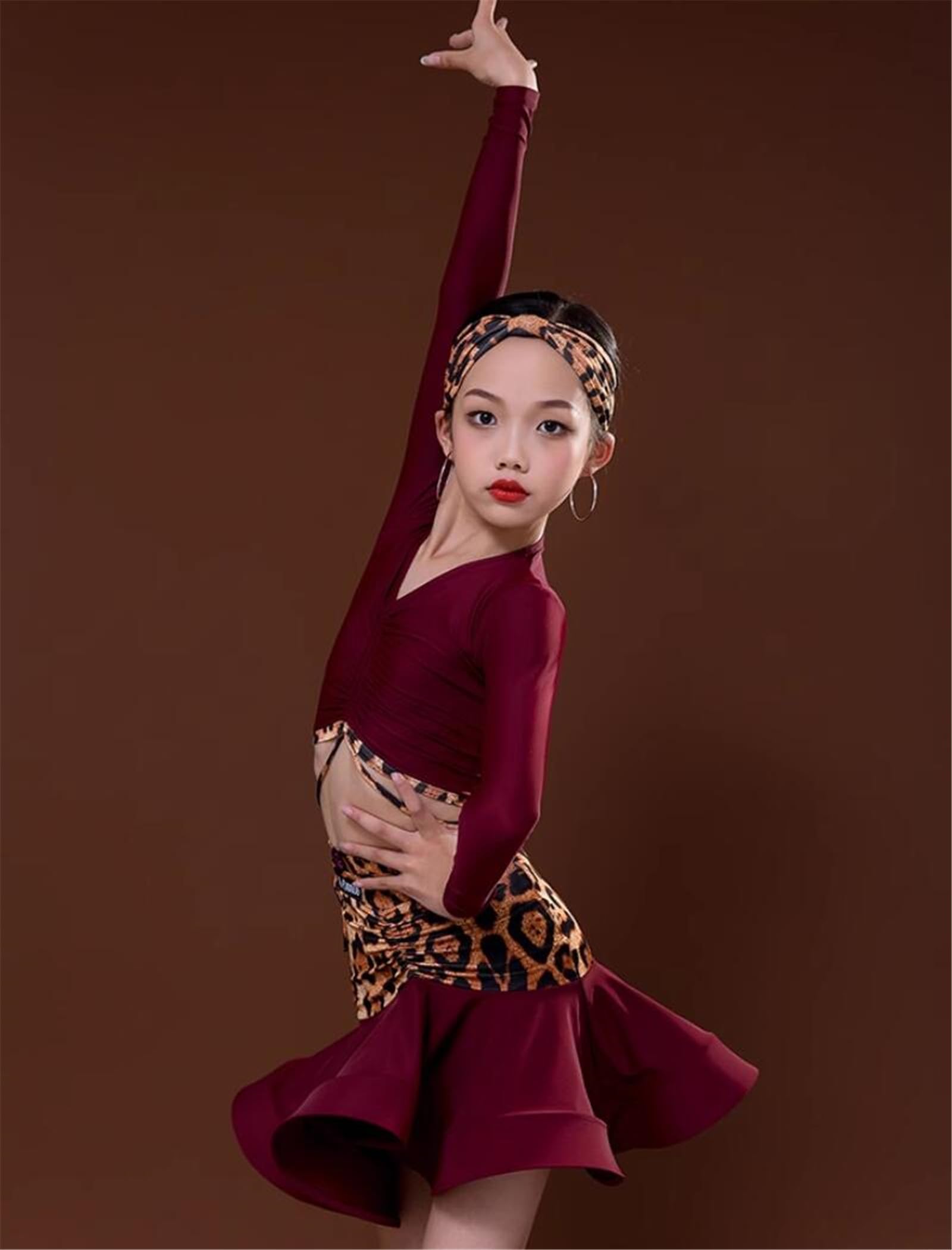 OTMYIGO Abito da Ballo Latino per Ragazze Abito a Maniche Lunghe per Bambini Abiti da Competizione per Sala da Ballo Latino ChaCha Rumba Samba Costume Tango Wear