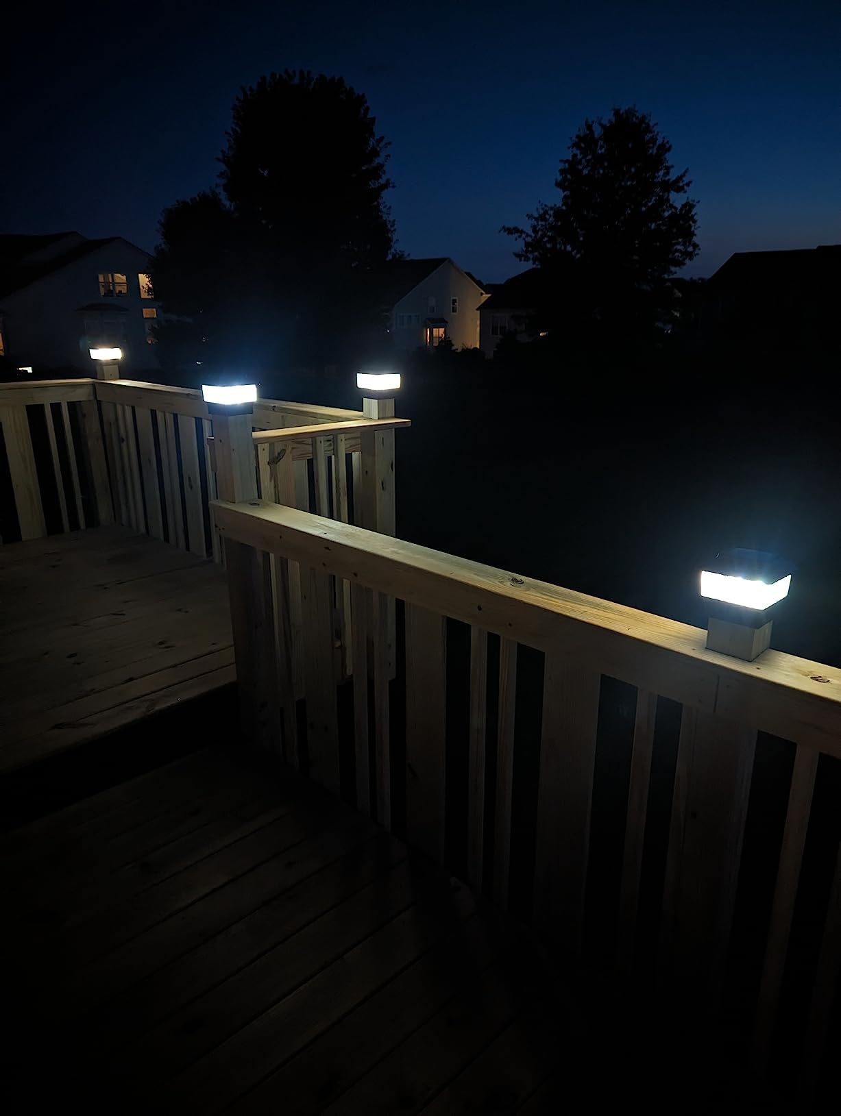 50 Lumen Solar-Pfosten-Leuchten passend für 10x10 cm Vinylpfosten, 15x15 cm Holzpfosten, LED-Farbe wählbar, 3000 K/4000 K/6000 K, hohe Helligkeit, LED-Glühfaden, wasserdicht, schwarz, 1 Stück