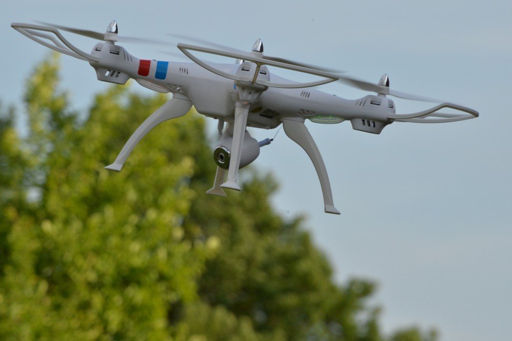 Syma X8C - Drone quadrirotore efaso con macchina fotografica 3 MP 2,4 GHz 4 canali con videocamera 5 MP HD grandangolare, modalità Headless, protezione rotore, illuminazione a LED, giroscopio a 6 assi e funzione Flip