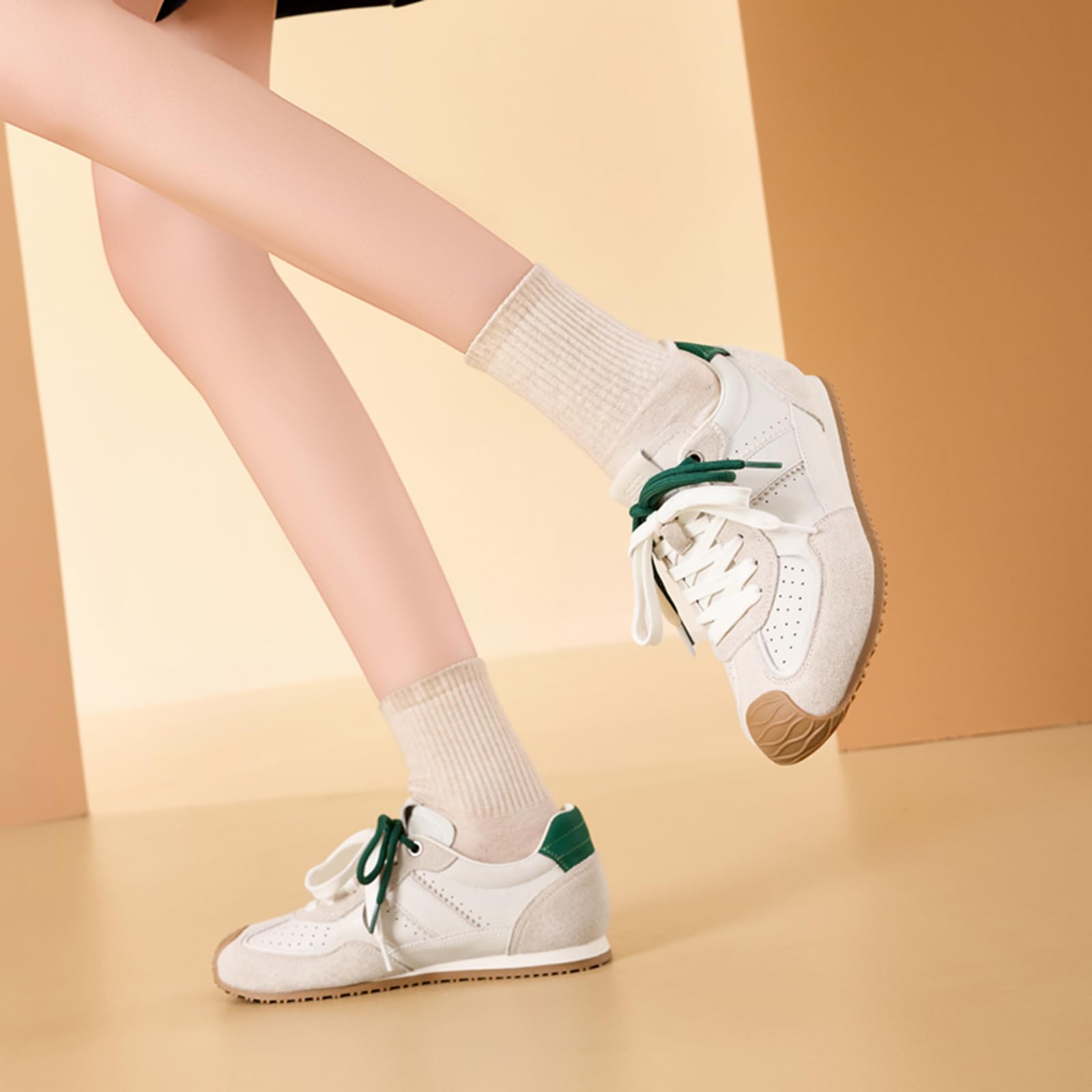 Modne buty sportowe damskie buty na co dzień - beżowe i czerwone