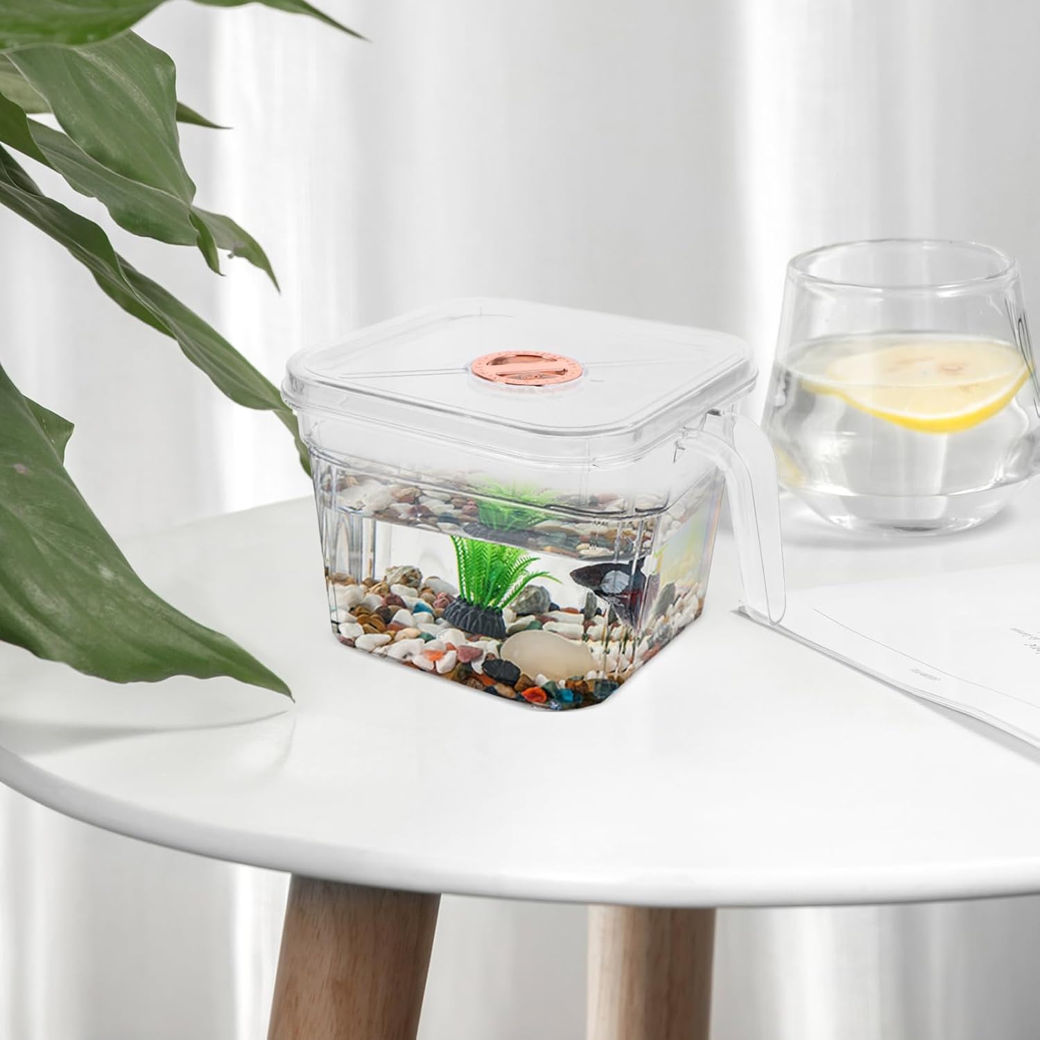 Kisangel Transparent Betta Fish Bowl with Handle and Lid Small Unbreakable Aquarium for Desktop Decor Secure Habitat for Fish Elegant for Modern Interiors