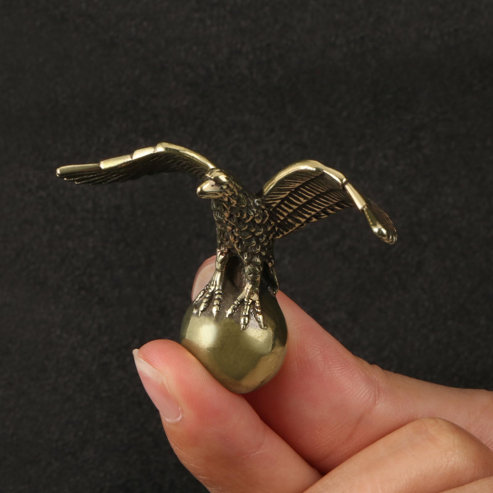NBKLSWSUI Handmade Bronze Eagle Sculpture Figurine Sculture For Living Room Home Office Desk Bedroom Unique New Homeowners Feng Shui Sculptural