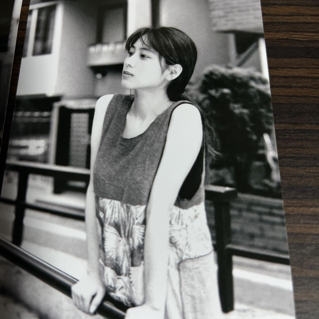 Amazon.co.jp: ZARD 蒲池幸子 坂井泉水 モノクロ 写真 18枚 : おもちゃ