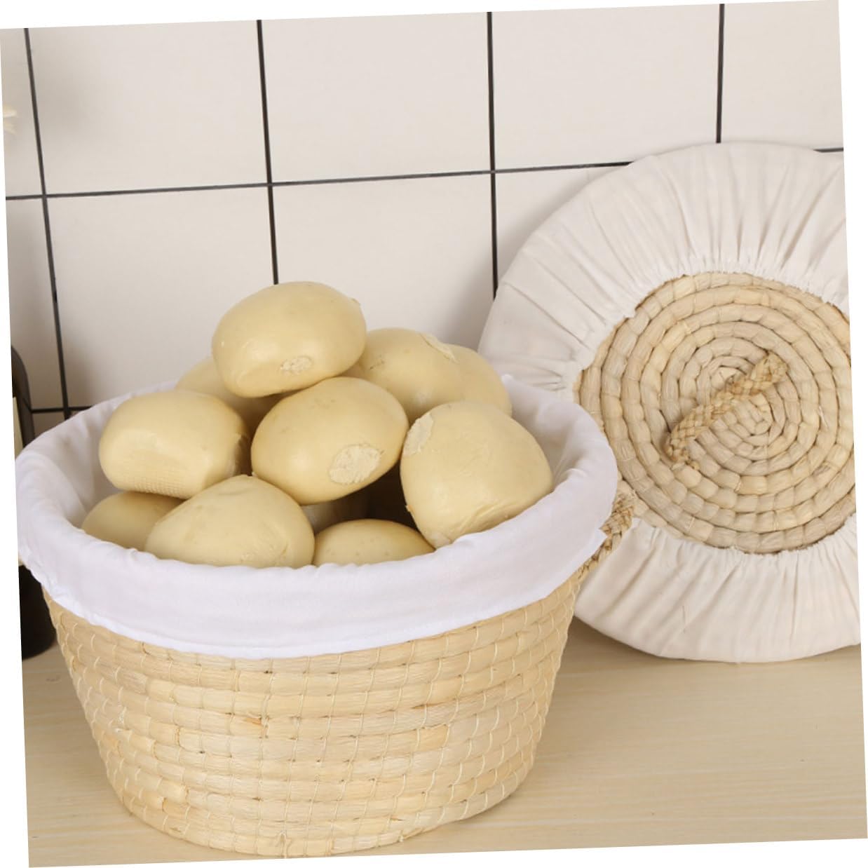 Woven Straw Bread Basket with Lid, 30cm round Steamed Bun and Egg Storage Basket, Practical Home Kitchen Food Storage Container for Bread and Snacks
