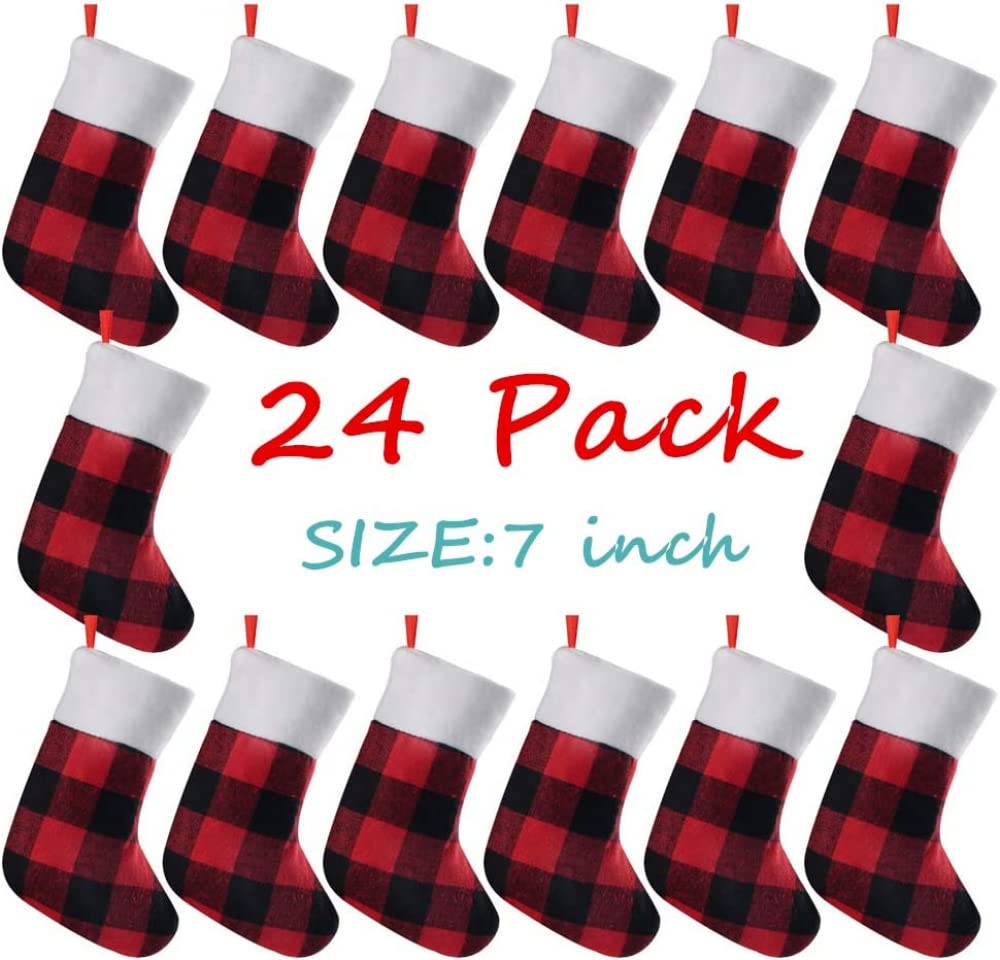 24 confezioni mini calze natalizie, 7 pollici plaid di bufalo con polsino di peluche calze piccole, decorazioni per calze a quadri nere rosse classiche di Natale per tutta la famiglia