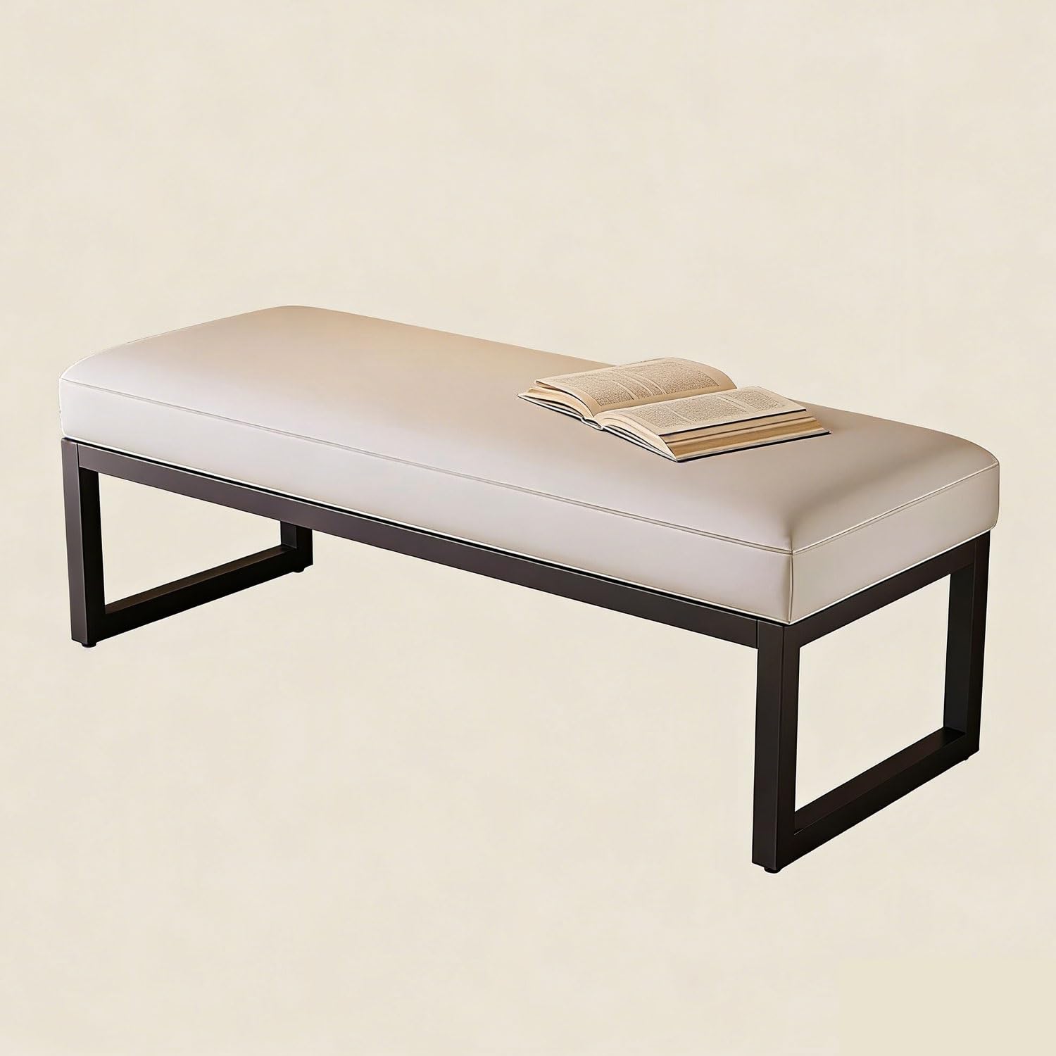 Banc à chaussures blanc doux pour créer une ambiance chaleureuse dans la chambre