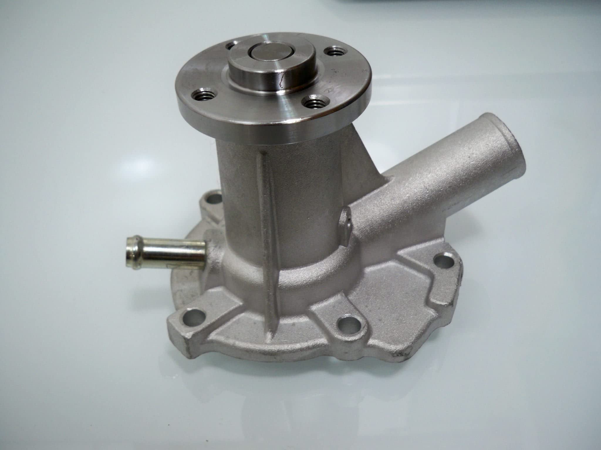 Pompe à eau compatible avec Kubota D750 D850 D950 V1200 V1205 V1100 B1550 B1750 B2150