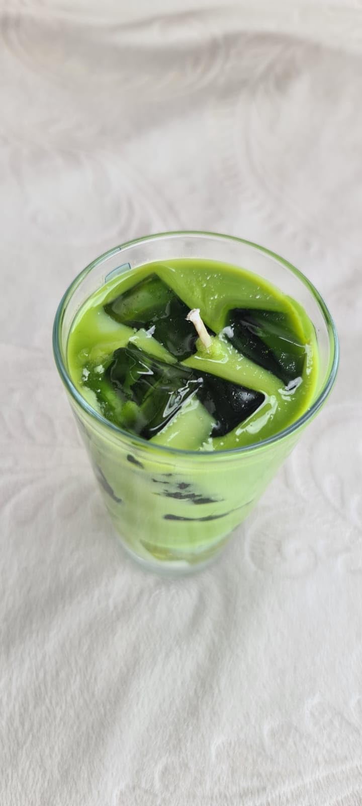 MucizeGifty Iced Matcha Latte Duftkerze – Handgemacht aus Sojawachs & Gelwachs im Glas – 330 ml – Matcha & Honig Duft – Geschenkidee für Duftkerzenliebhaber