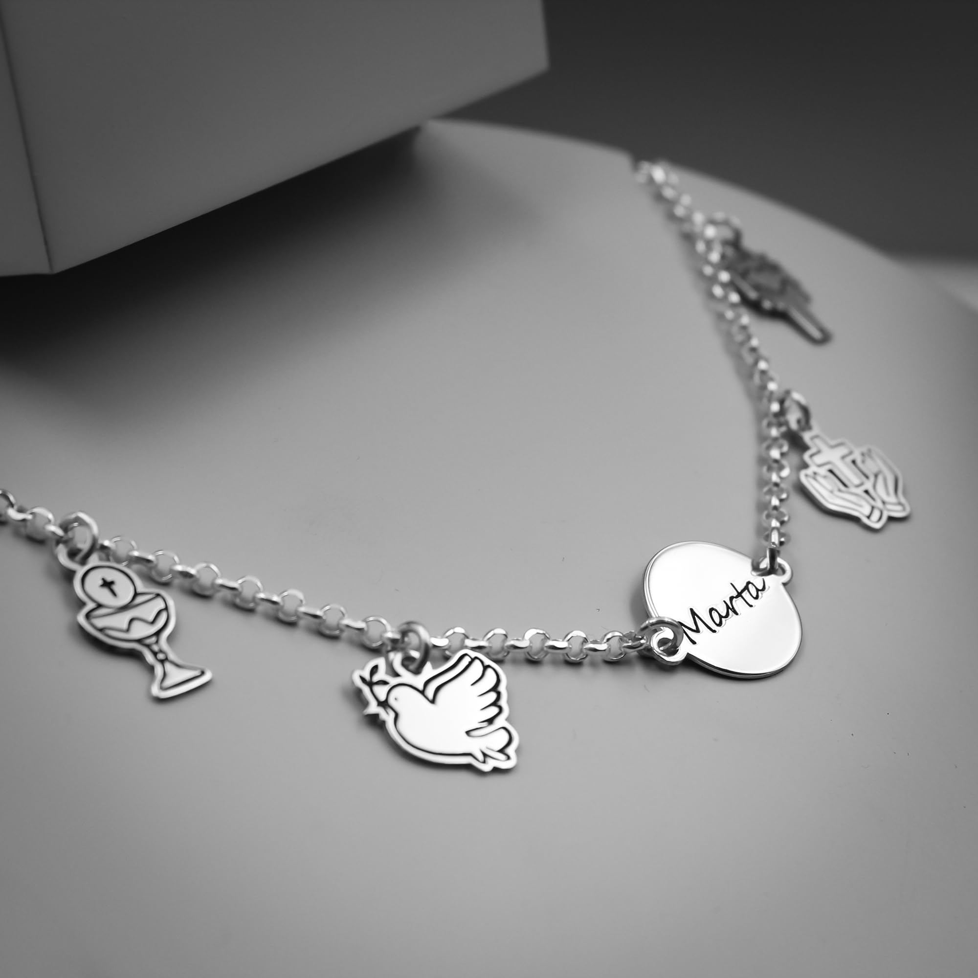 Pulsera Comunión Niña Personalizada - Brazalete con Medalla y Abalorios Religiosos de Plata de Ley