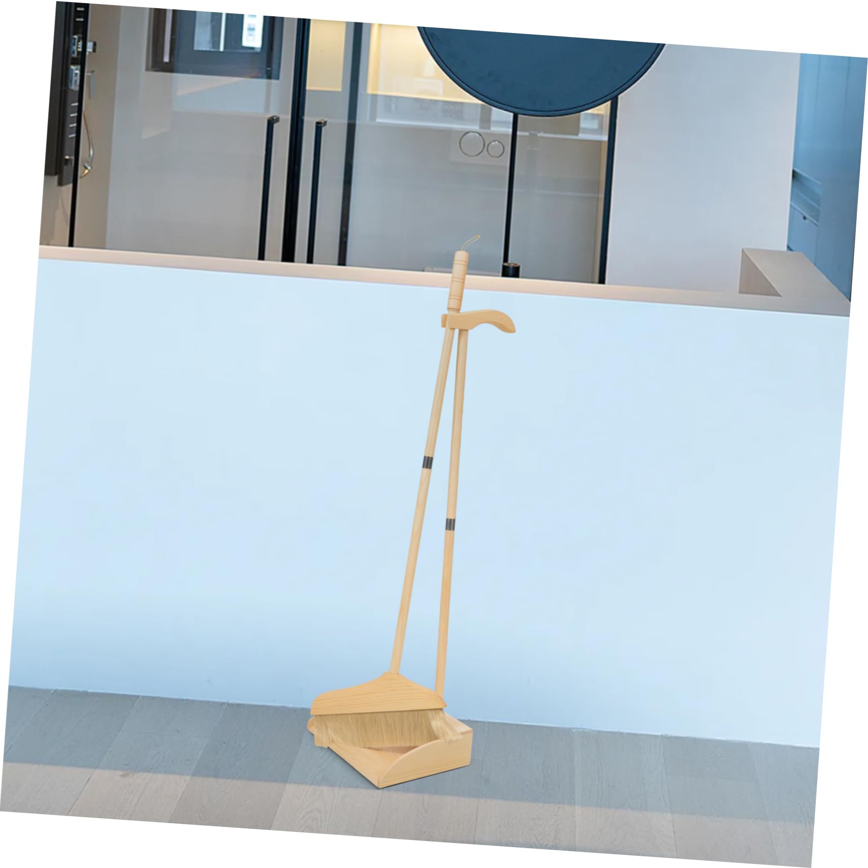 Juego de Escoba y Recogedor Resistencia al Desgaste Mango de Madera, Cerdas Suaves Adecuado para Limpieza en Interiores y Exteriores