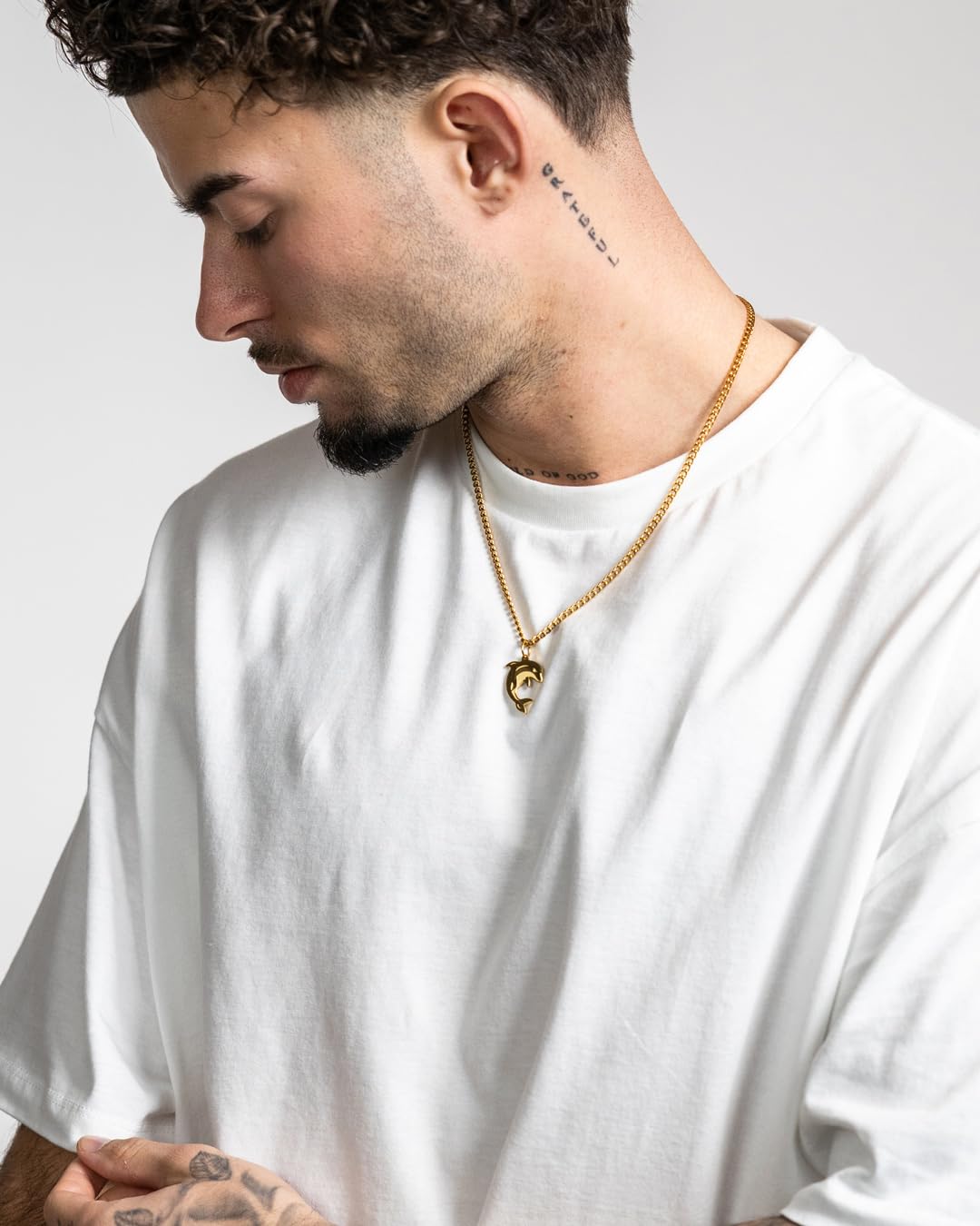 Delfin Kette mit Anhänger für Herren und Damen - Streetwear Cuban Halskette mit Delfin Anhänger aus Edelstahl und 18K Gold - Wasserfeste Kette - 50-55cm Länge verstellbar