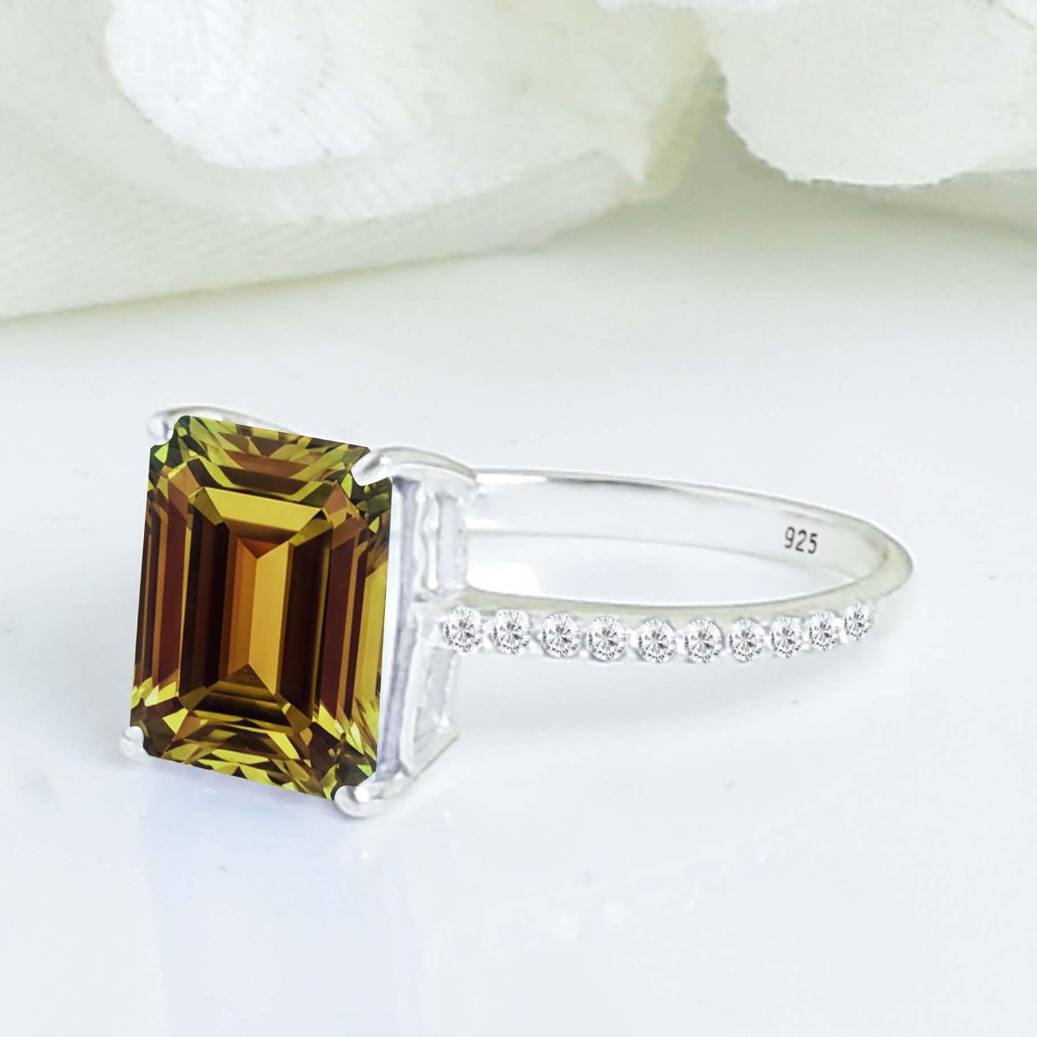 Color Changing Zultanite Gemstone Ring 925 Sterling Silver Ring For Women Wedding Gift For Her Dainty Emerald Cut Zultanite Ring Everyday Jewelry