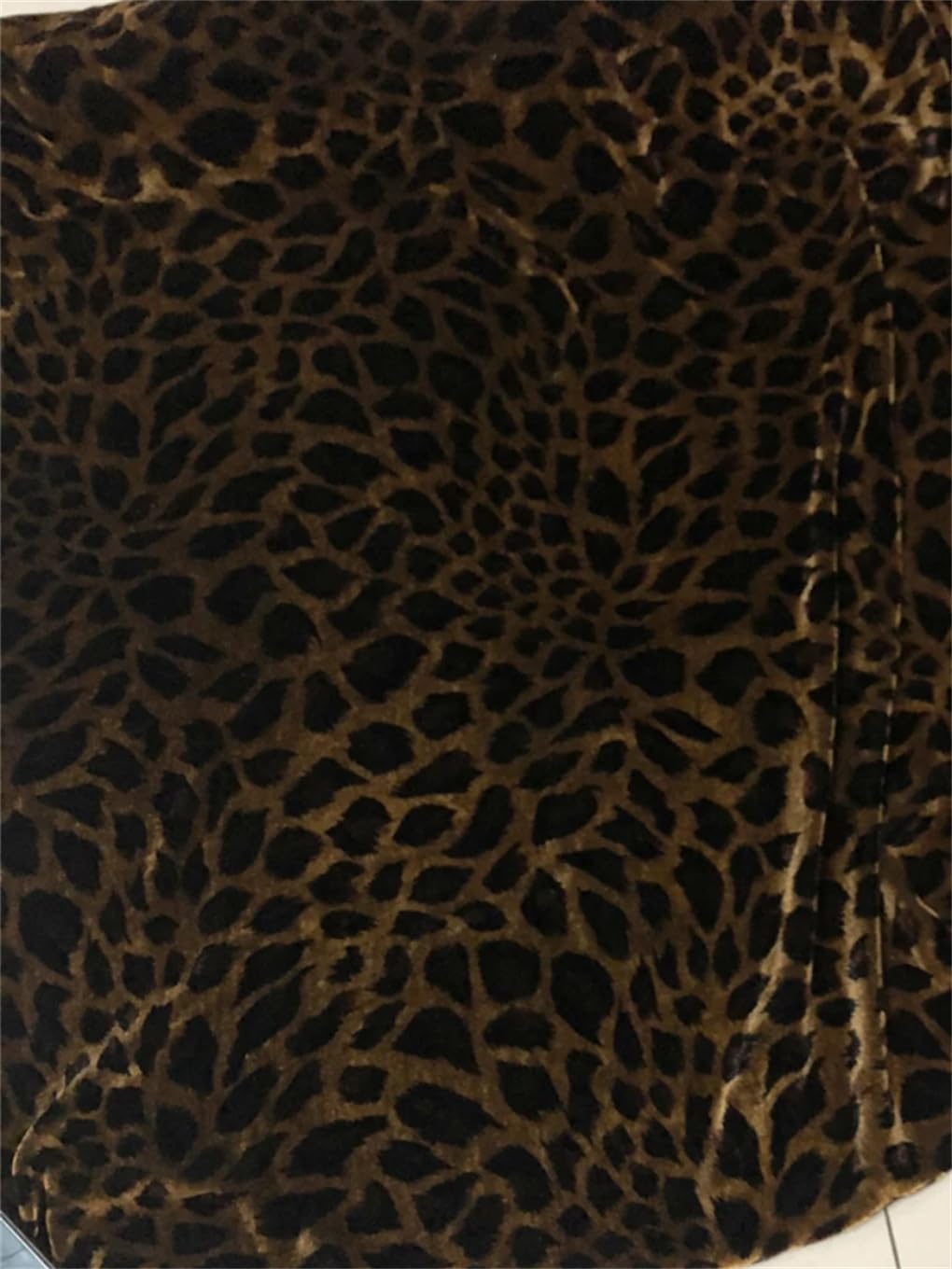 Aksamitna tkanina pluszowa, Tkanina z gniecionego aksamitnego polaru w panterkę kolorze głębokiej kawy, 50 x 108 cm na metry