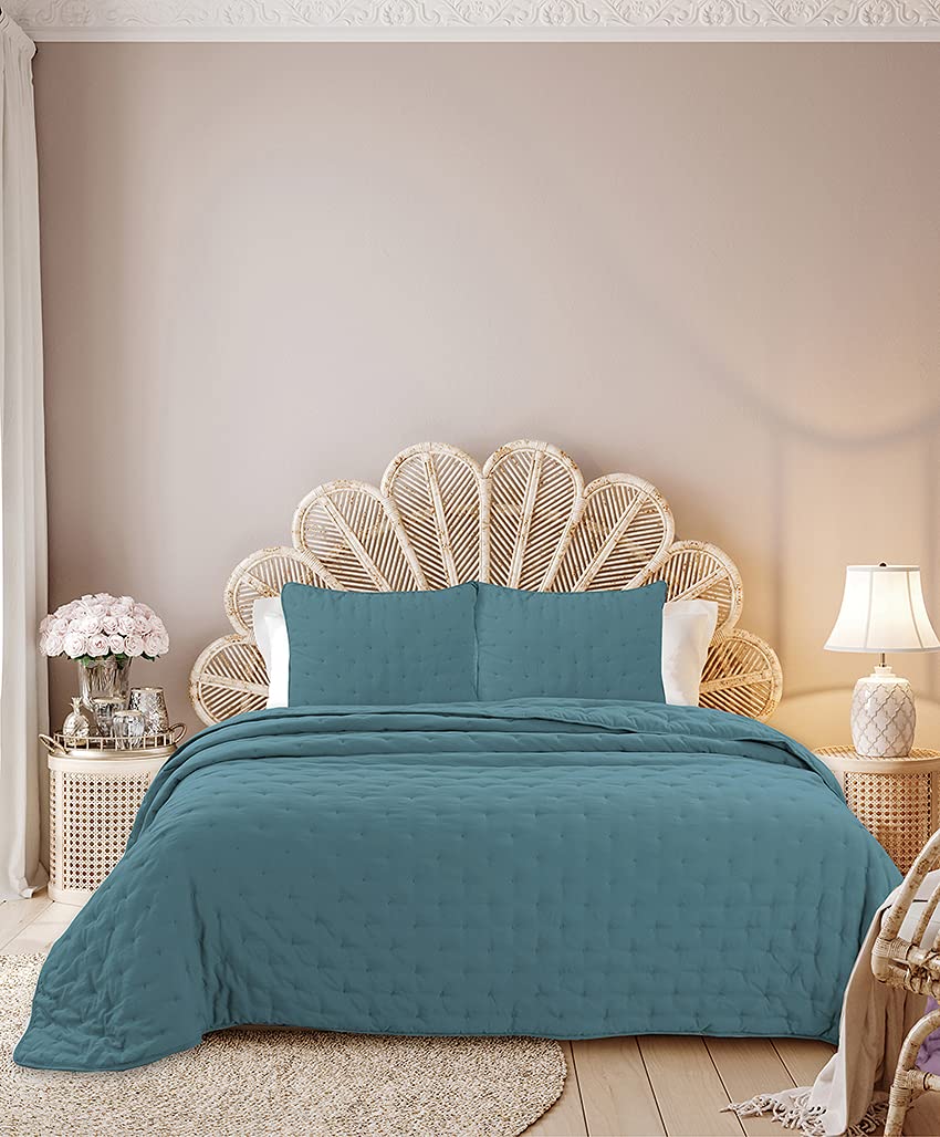 Dessus de lit 240 x 260 cm Sixtine Bleu - Effet Peau de pêche - Couvre lit matelassé Doux et léger - Boutis uni 2 Places - Couverture Microfibre - Plaid canapé déco