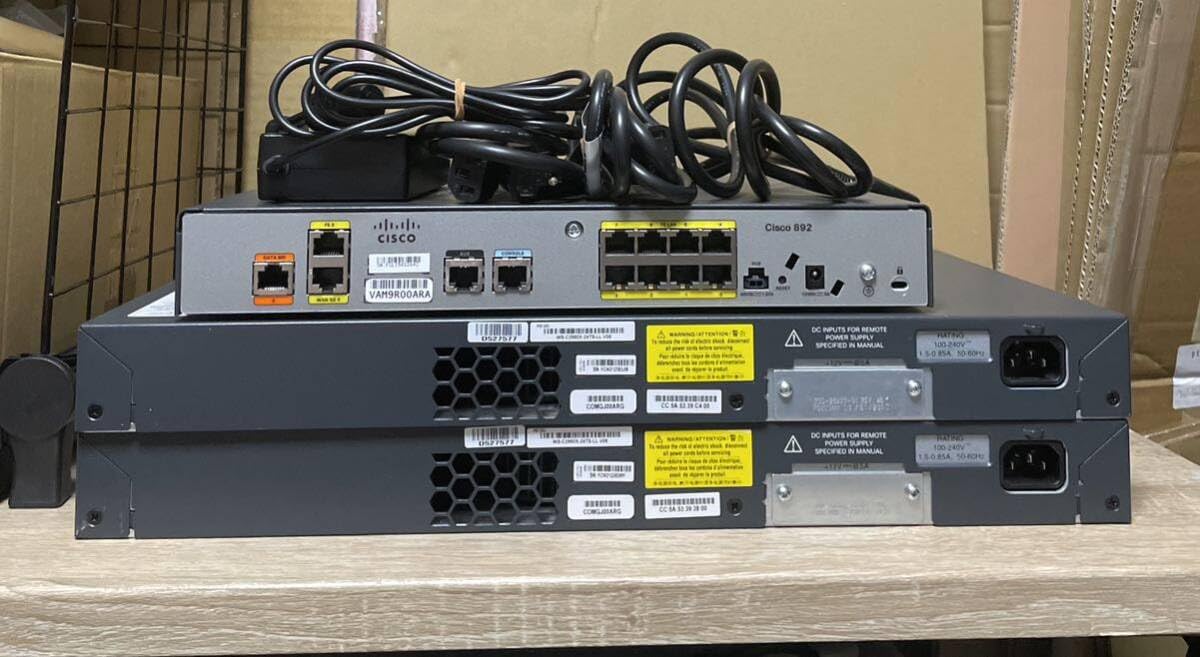 Amazon.co.jp: CCNA、CCNPルーター 892、L2スイッチ2960x 2台 : ホビー