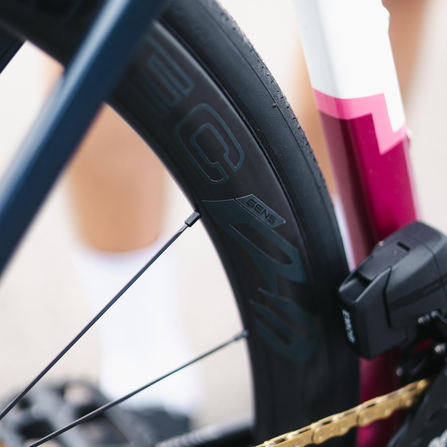 Novatec Jeu de Roues en Carbone pour vélo de Route, 35 mm et 1,275 g, sans tubeless, R3 Disc CL-Pro, Shimano HG