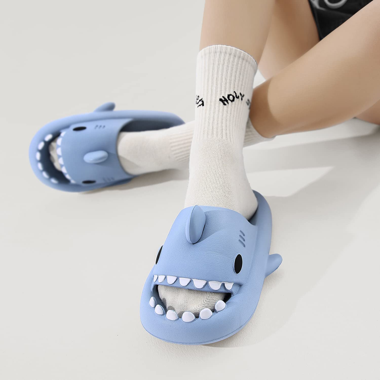 Claquettes de Requin Femme Homme Chaussons de Piscine et Plage Antidérapante Sandales de Bain à Bout Ouvert Shark Slides Slippers