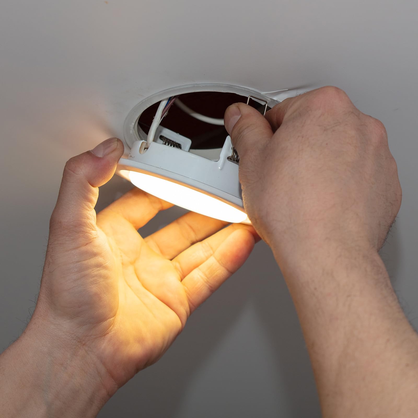 PATIKIL 49x16mm Plafonnier Ressort Pinces, 50 Paquet Émettant Diode Encastré Eclairage Accessoires Sécurisation Pinces Pour Plafond Lampe, Orange