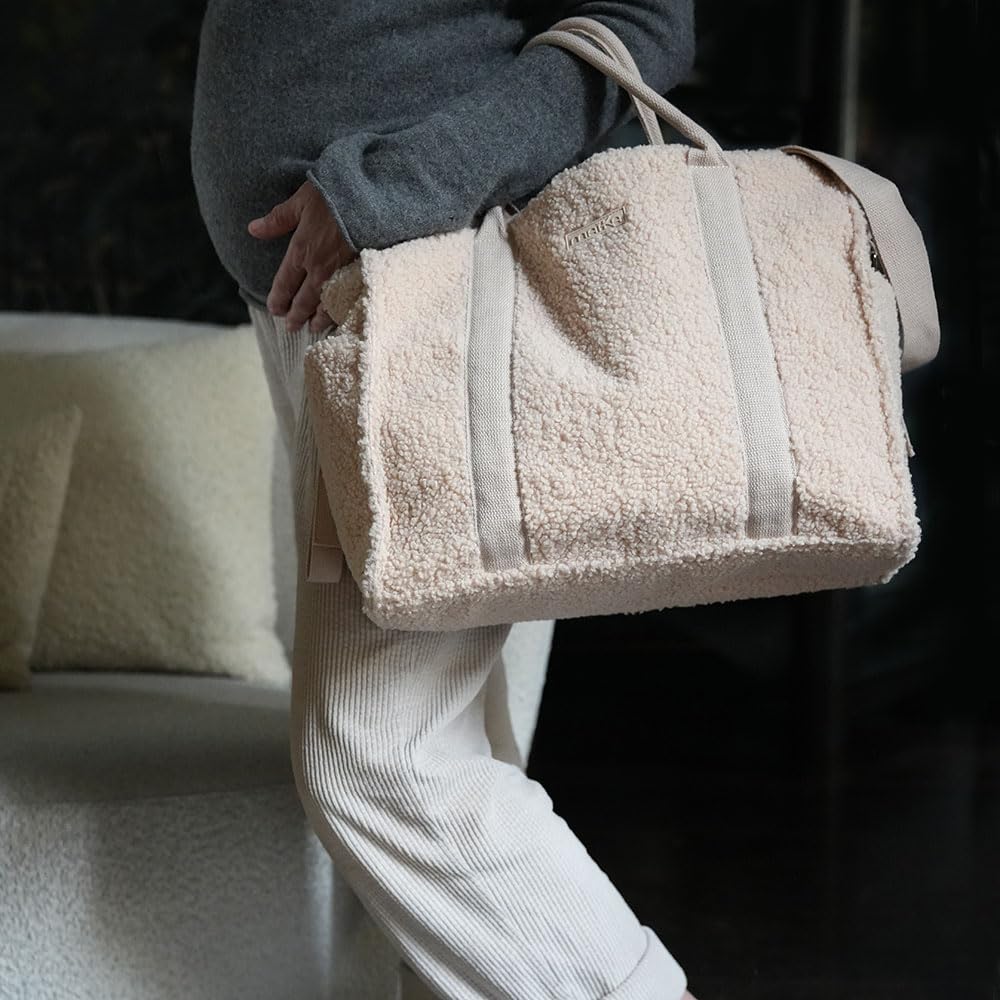 MAÏKA Sac à langer Moumoute | tendance | capacité 22 L | bouclette | 100% polyester | nombreuses poches | tapis à langer inclus | poche isotherme | 2 sangles d'attaches poussette | Rose