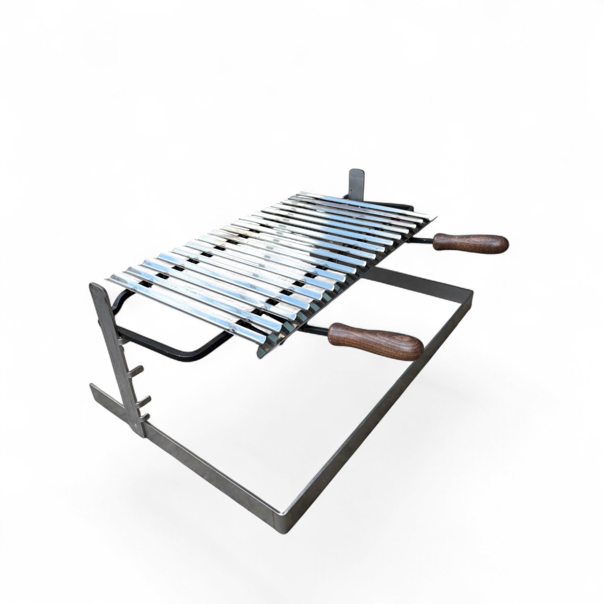 Griglia per Barbecue in Acciaio Inox, Sistema Scolagrassi, Manici in Legno, Base in Ferro Regolabile su 3 Altezze 70x45cm, Superficie di Cottura 54cm
