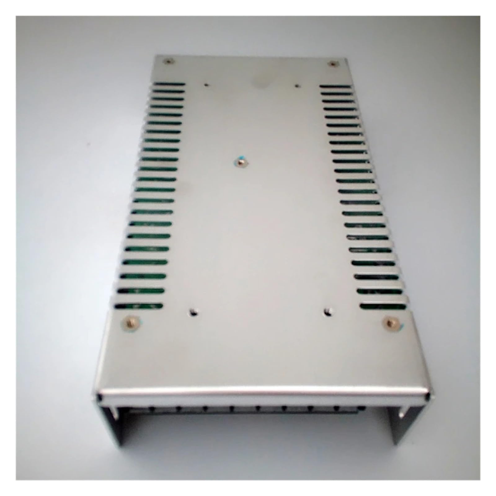 Alimentation à découpage 5V 40A avec boîtier de dissipation thermique en aluminium perforé