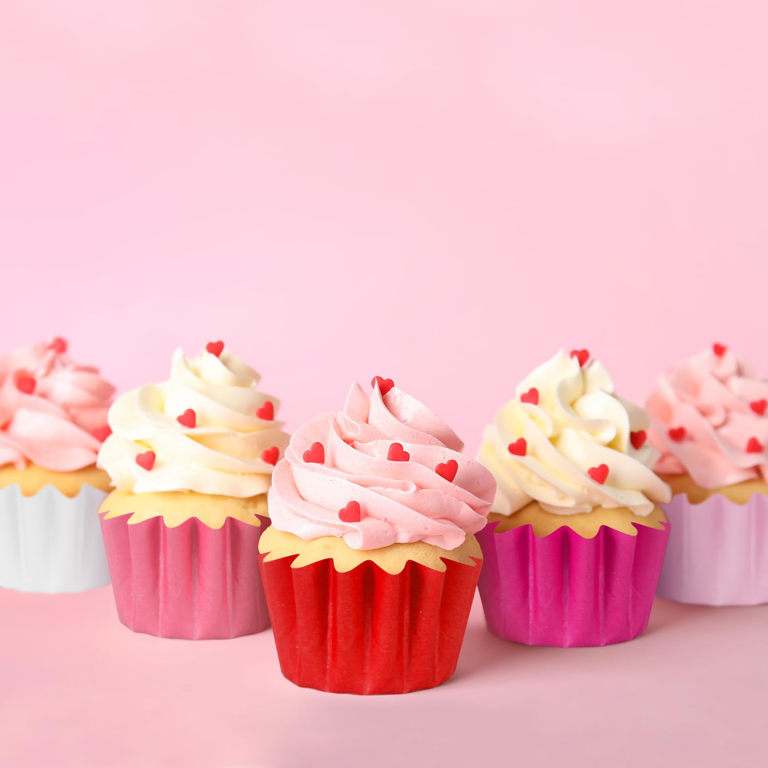 Quera 200 moldes para magdalenas resistentes a la grasa para el día de San Valentín, rojo, rosa, morado, blanco, moldes de papel resistentes para hornear magdalenas para bodas, cumpleaños, fiestas de