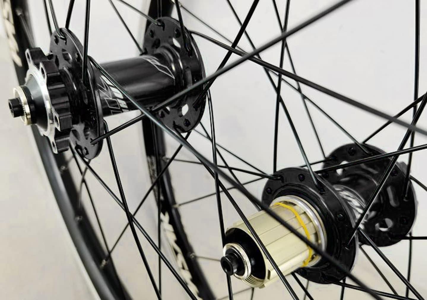 Juego de Ruedas para Bicicleta de 20" con Llantas 406 y bujes de liberación rápida para Bicicletas de 7, 8, 9, 10, 11 y 12 velocidades (Color: Negro, Tamaño 406A)