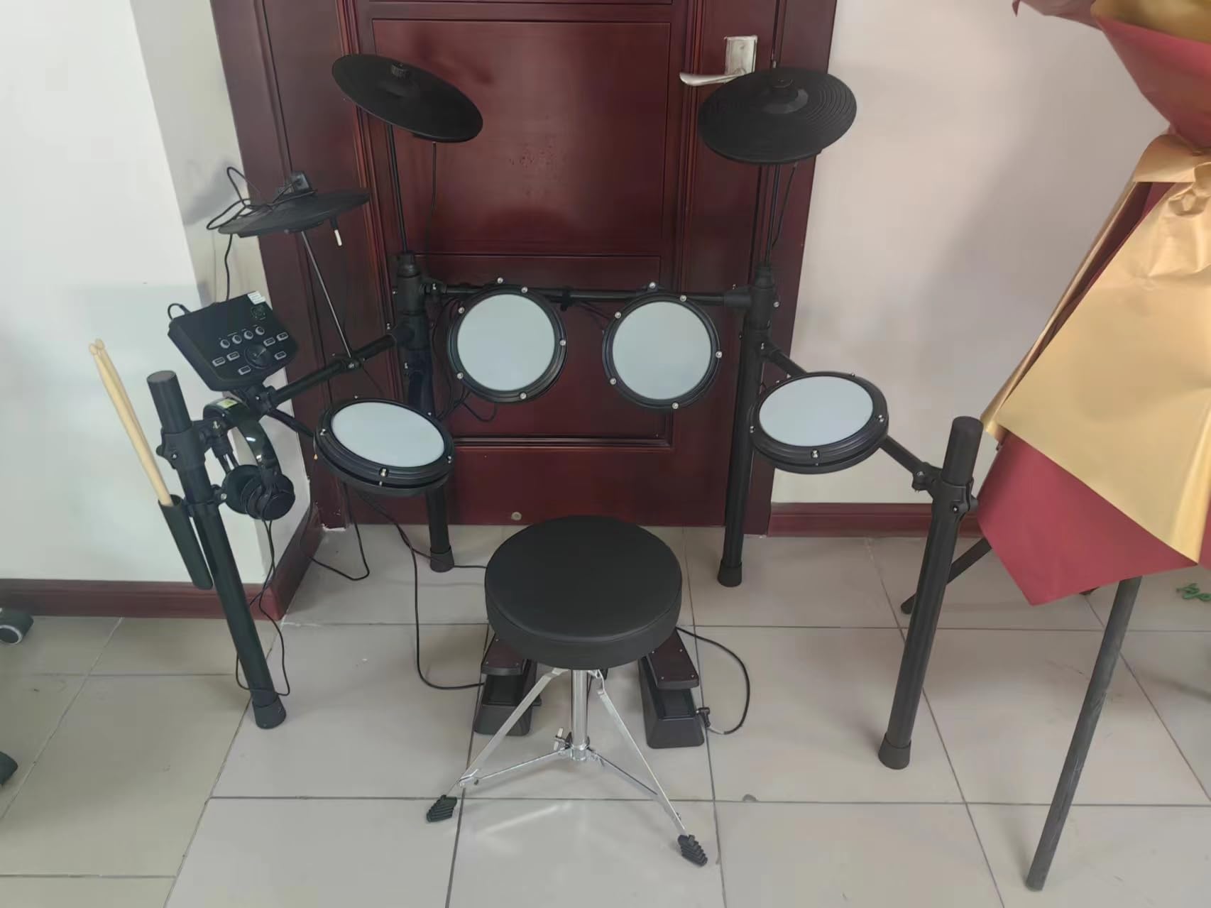 MUSTARElectronic Drum Set, 10 Piece Electric Drum Set with 450 Sounds, Quiet Mesh Drum Pads, 2 Cymbals w/Choke, Kick Drum, 2 Pedals, Headphones, Sticks, USB MIDI (4 Pads & 3 Cymbals & Stool)