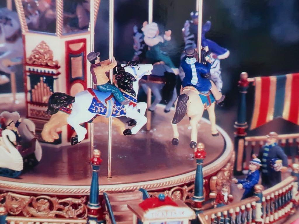 ミスタークリスマス メリーゴーランド型オルゴール 2002 30曲入 Amazon