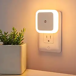 Luzes noturnas conectadas à parede – Sensor de crepúsculo ao amanhecer, luz noturna LED 3000K, iluminação branca suave, lâmpada de ligar/desligar automaticamente para casa, sala de estar, quarto