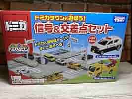 Amazon | 絶版品トミカ トミカギフト トミカタウンと遊ぼう!信号