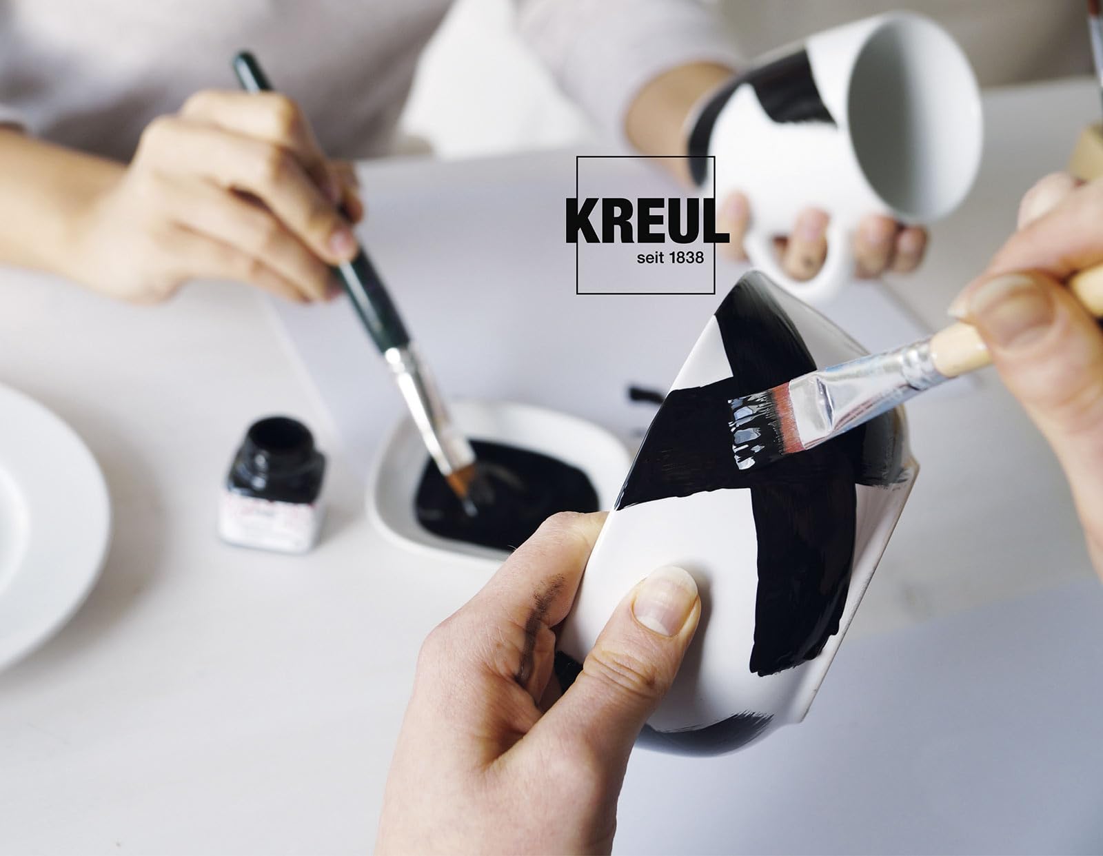 KREUL 16600 - Glass & Porcelain Classic Juego de 6 botes de pintura clásica de vidrio y porcelana de 20 ml con 1 pincel Pintura opaca y brillante a base de agua