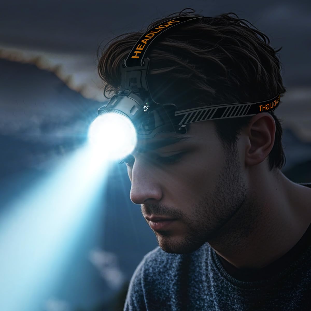 Lampada da Testa LED Ricaricabile, Super Luminosa 30000 Lumen, 3 Modalità di Illuminazione, Lampada da Tasca con Display, Impermeabile IP65, Testa Regolabile a 90°, Lampada da Testa per