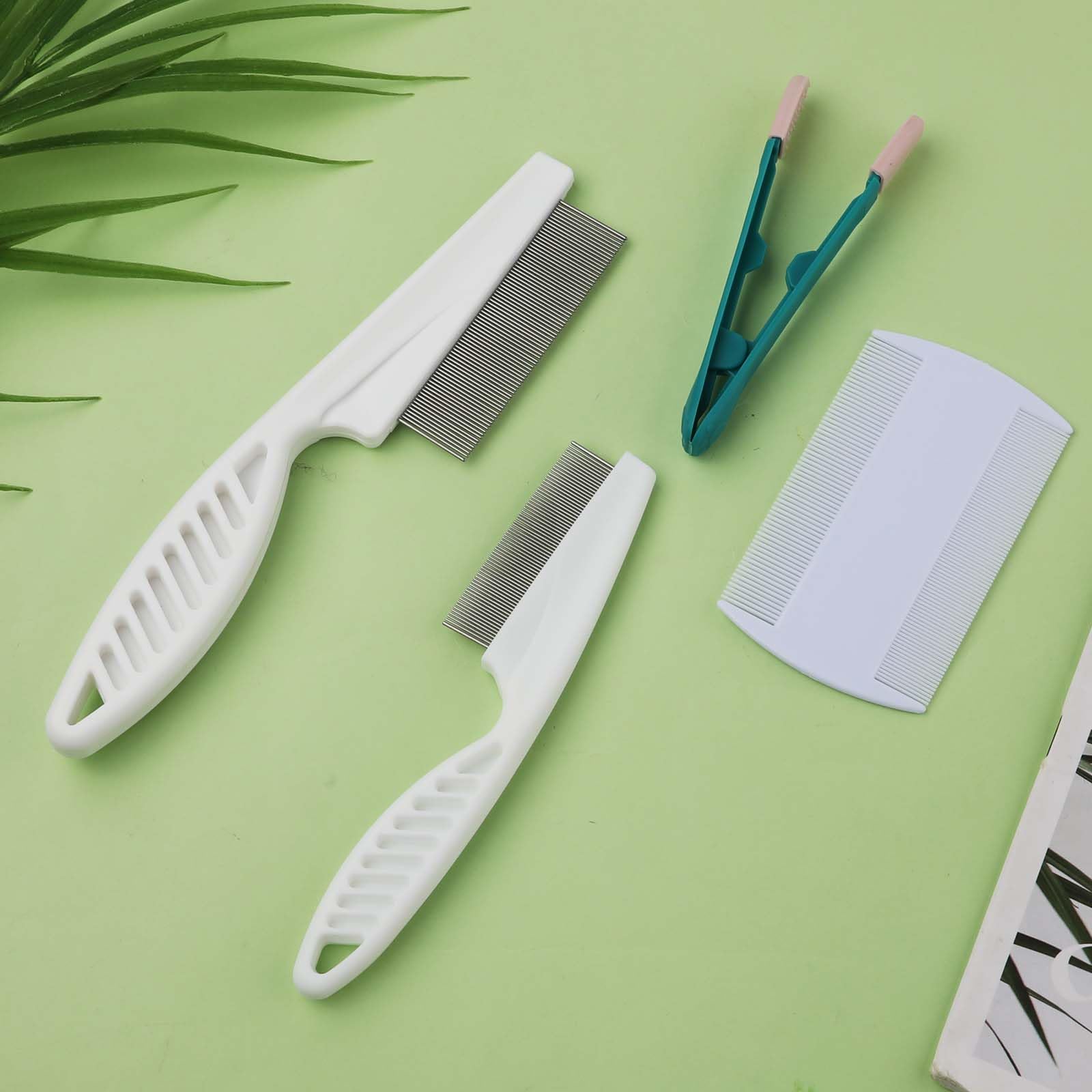 4pcs Brosse de Toilettage pour Animaux de Compagnie, Peigne à Puces pour Chat Peigne à Puces Chien Multifonctionnel Peigne à Puces pour Chiens Peigne à Cheveux pour Animaux de Compagnie