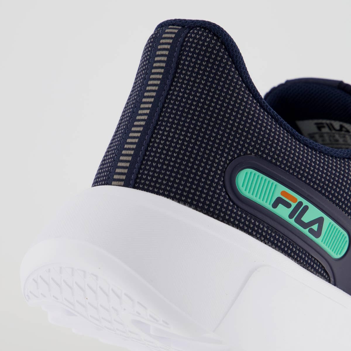 Tênis Fila Step masculino em promoção! Veja a oferta e mais achadinhos de Tênis 7 Hoje é o melhor dia para comprar Tênis Fila Step masculino com aquele preço maroto! Promoção! Aproveite a oferta! 7