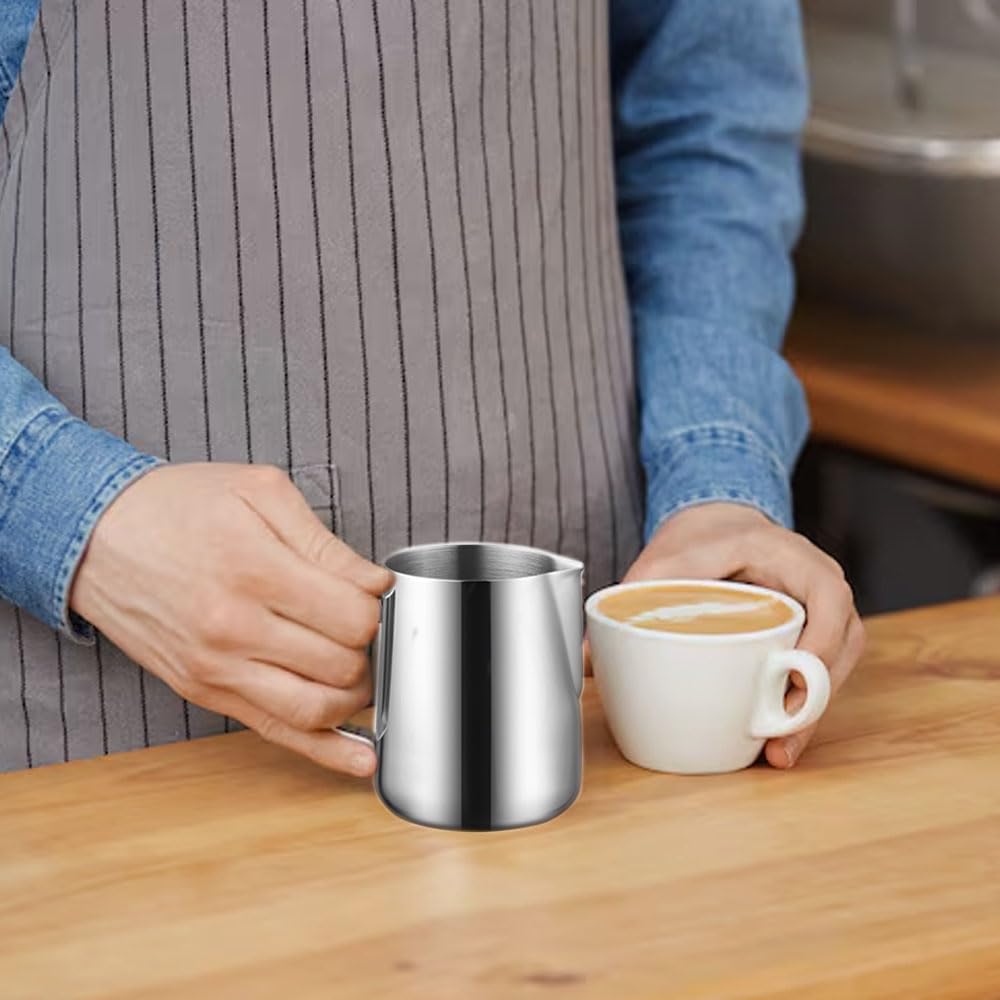 LATRAT Jarra espumante de leche de acero inoxidable, 150 ml, accesorio barista, crema de café, jarra espumante de leche, perfecta para espresso capuchino y latté