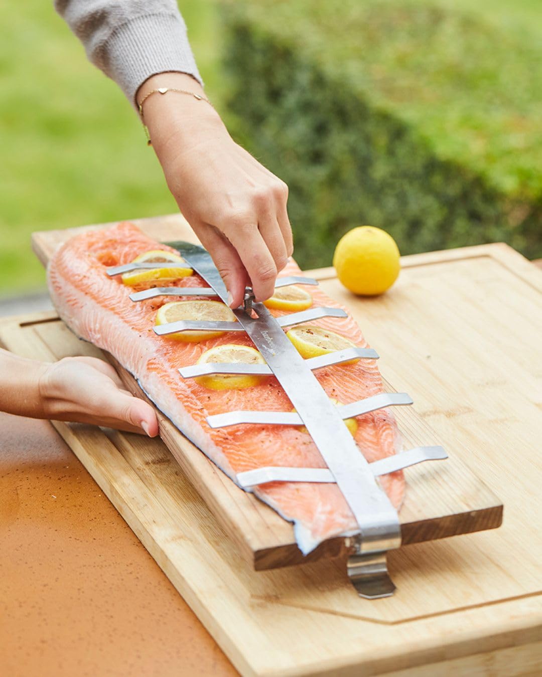 Barbecook Planche à Fumer – Accessoire Barbecue pour Un goût fumé Subtil sur Le Grill et Le Barbecue, 64x15.8x4cm